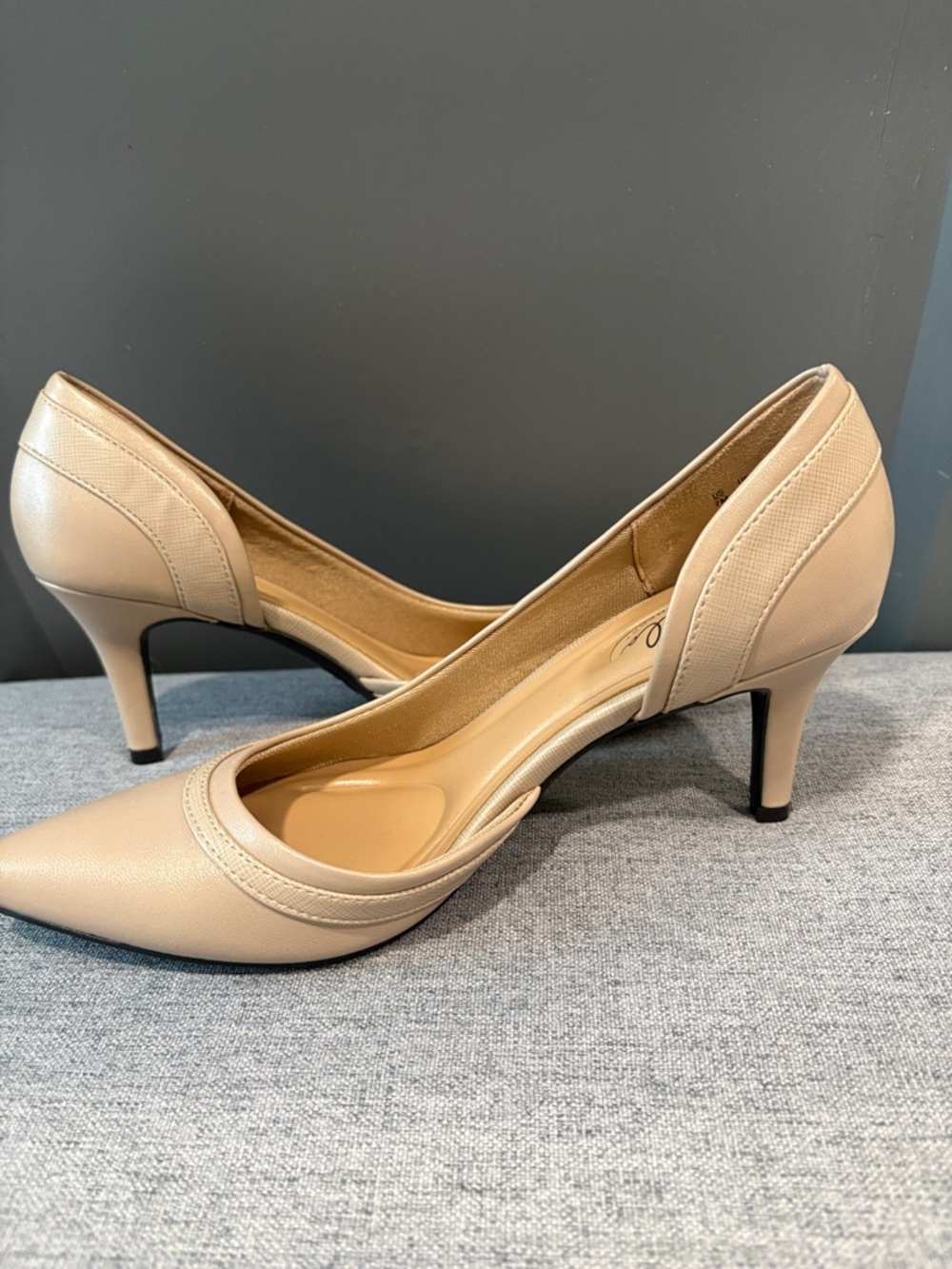 Abella True Comfort Nude Pointed  Toe Mid Heel Pumps - Picture 2 of 9